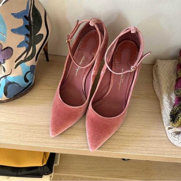 🌟SOLD🌟 Salvatore Ferragamo Pink Pumps - Picture 4 of 7